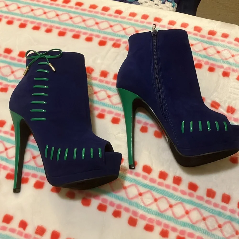 Liliana Faux Suede Stillettos Booties Size 7.5 Navy and Green 6” Heels - Picture 5 of 11
